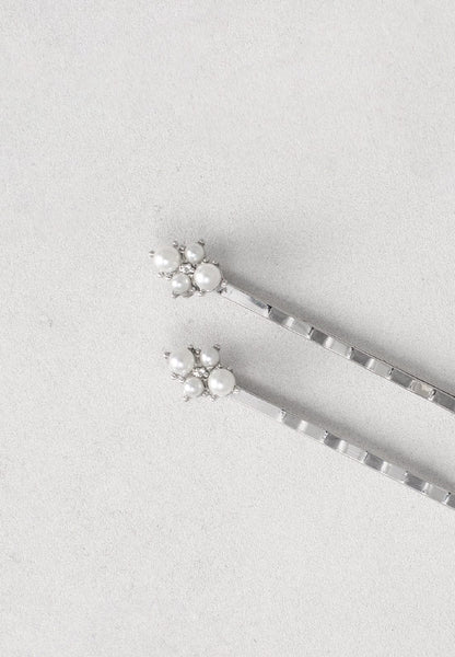 Elegant pearl cluster bobby pins.