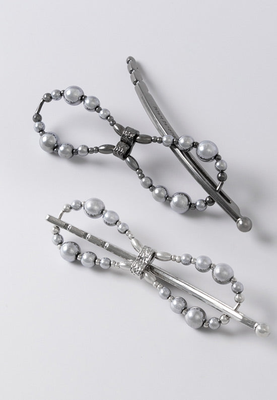 Teri Flexi Flip with hemalyke beads in imitation rhodium and black silvertone.