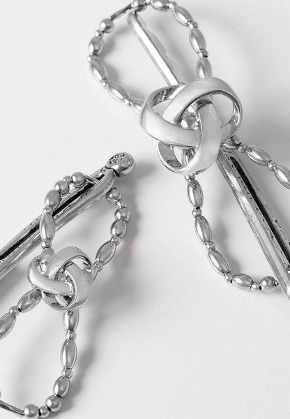 Silver toned trinity knot flexi hair clip.