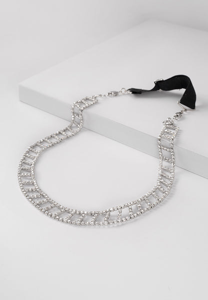 Elegant patterned hairband lined with crystal stone set.
