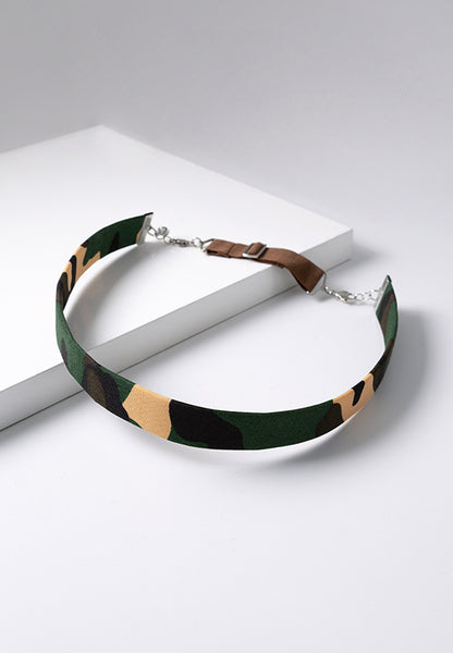 Camo patterned hairband.