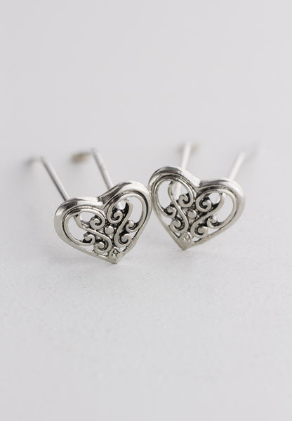 Silver tone ornate heart hair pin.