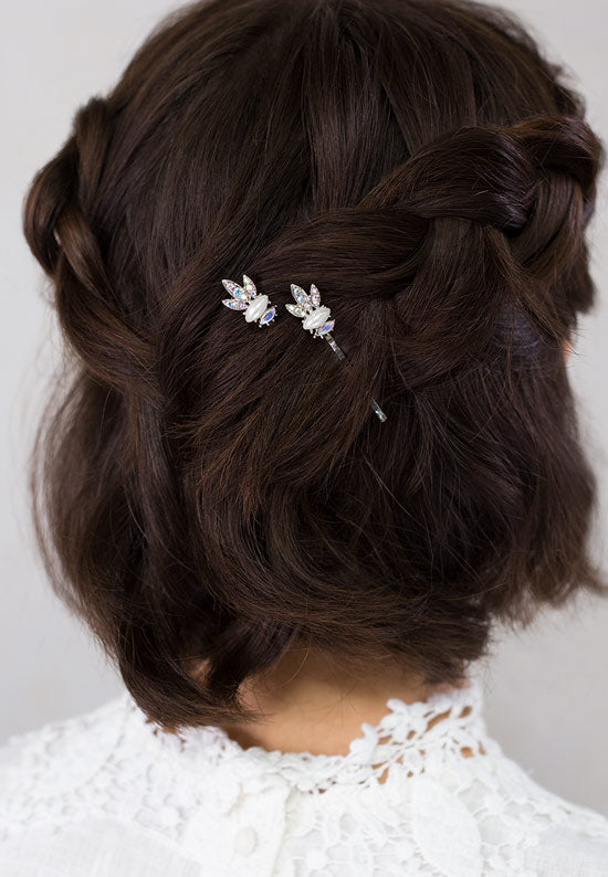 Crystal marquise design in silvertone bobby