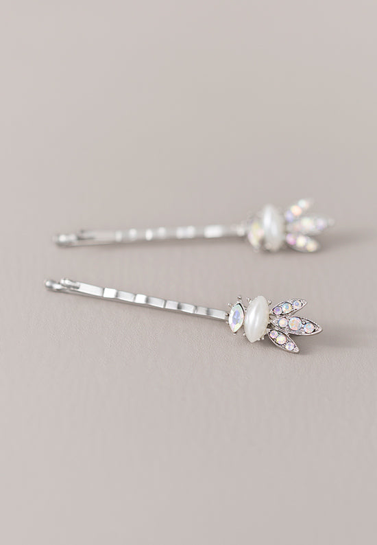 Crystal marquise design in silvertone bobby