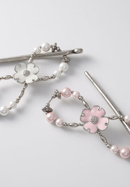 Flexi with a bloom with in pearly white or precious pink.