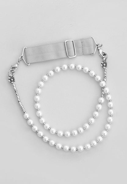 Beaded pearl hairband. 