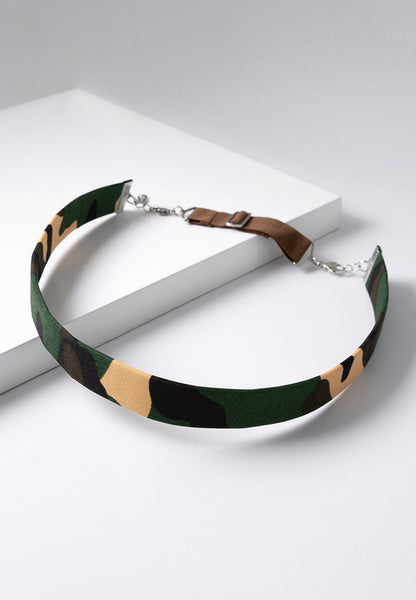 Camo patterned hairband.