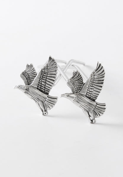 Eagle spreads its wings set in silvertone